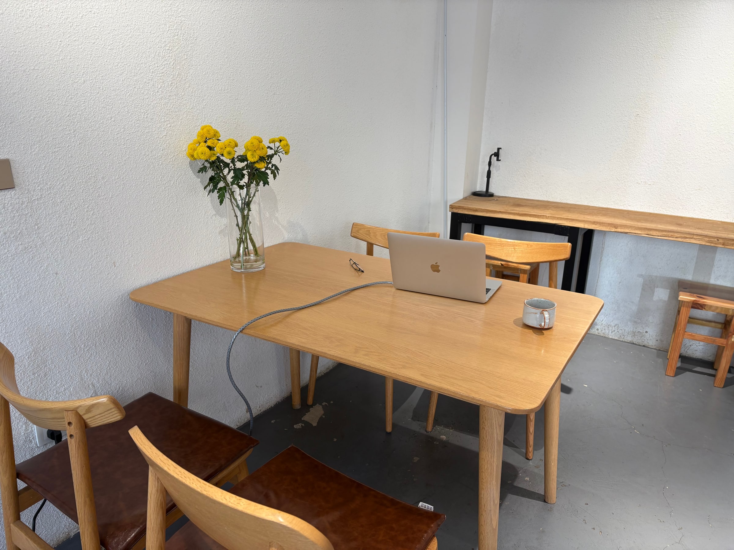 First-floor casual work table