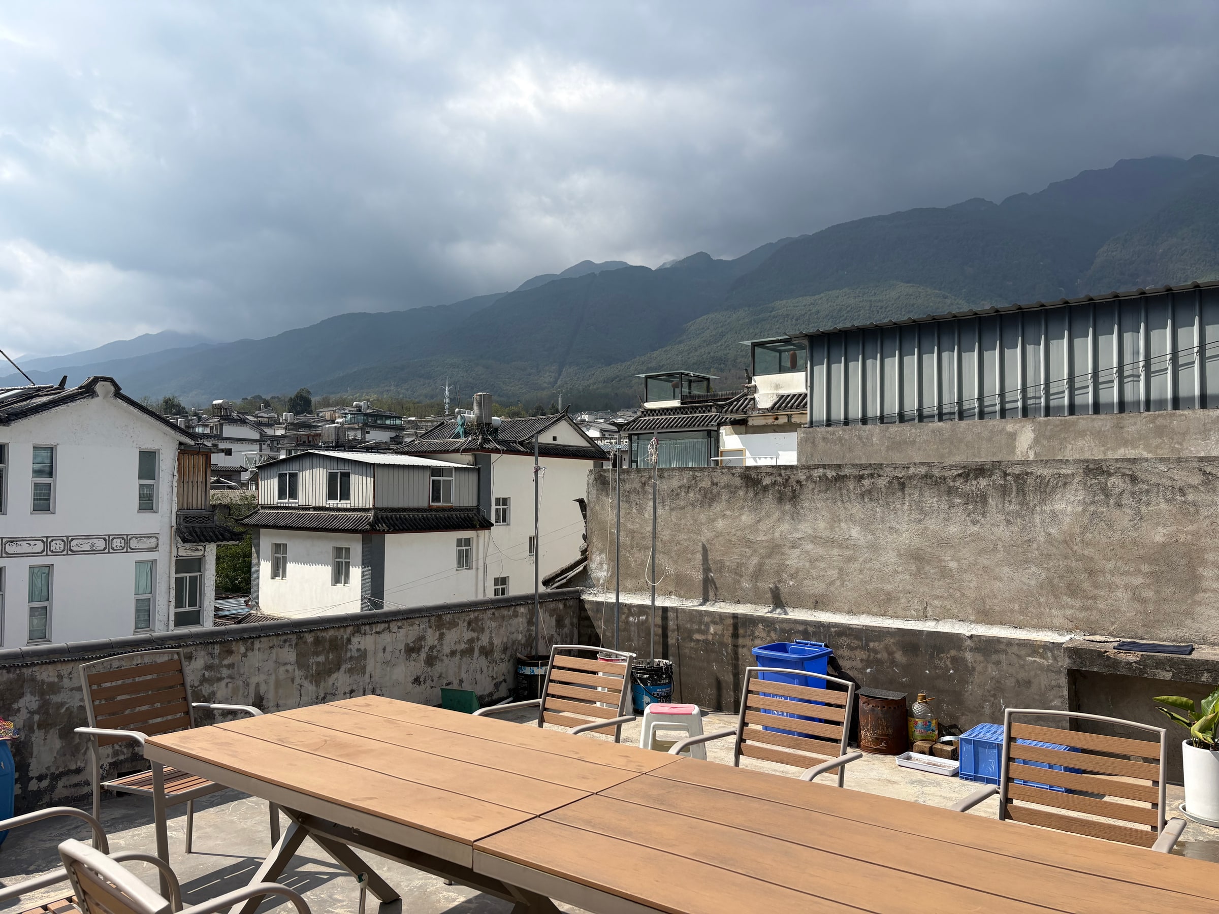 Rooftop terrace with Dali mountain view